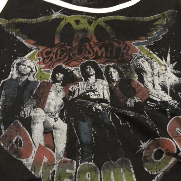 Urban Outfitters Aerosmith T-Shirt - Picture 1 of 2